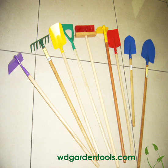 Long handled gardening tools