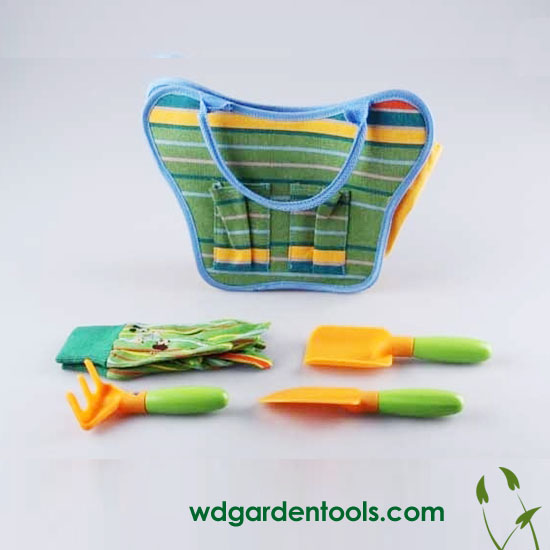 Toddler gardening set