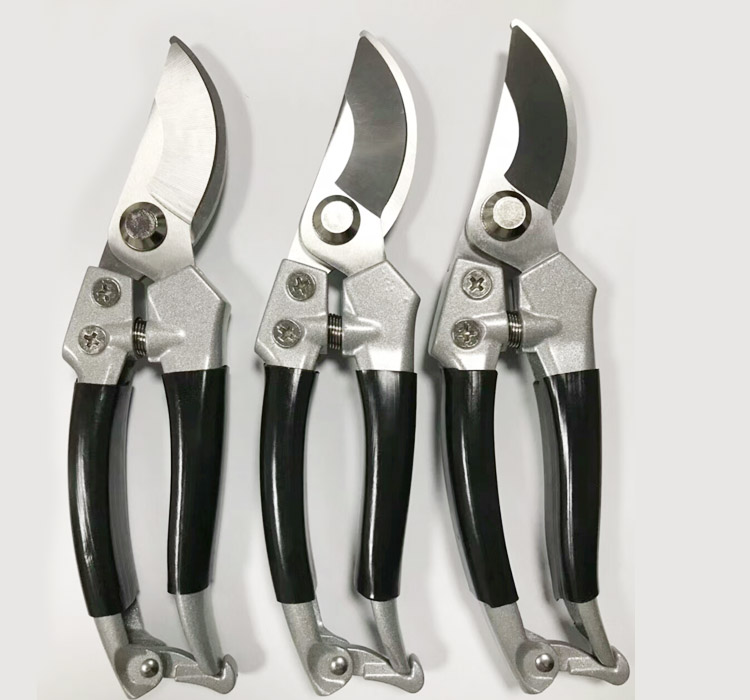 hand pruners in plastic handle